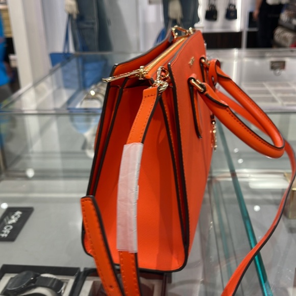 MICHAEL KORS
Sheila Md CZ Faux Saffiano Leather CZ Satchel Crossbody
POPPY
NWT - Picture 4 of 16